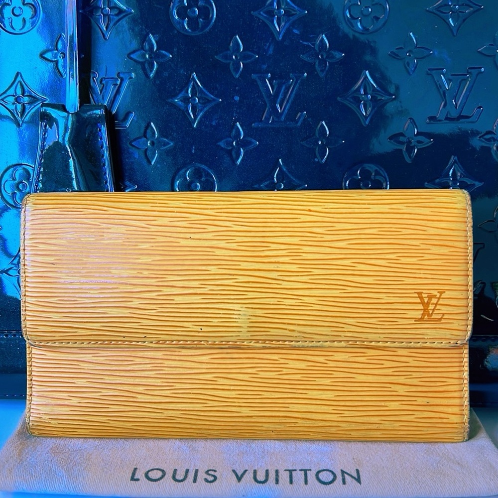 Louis Vuitton Epi Leather Sarah Wallet